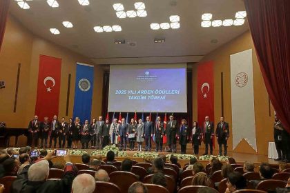 bakan-yumakli-tarim-sektorumuzun-gelisiminde-de-bilimsel-bilginin-gucunu-topragin-bereketiyle-bulusturmamiz-gerekiyor