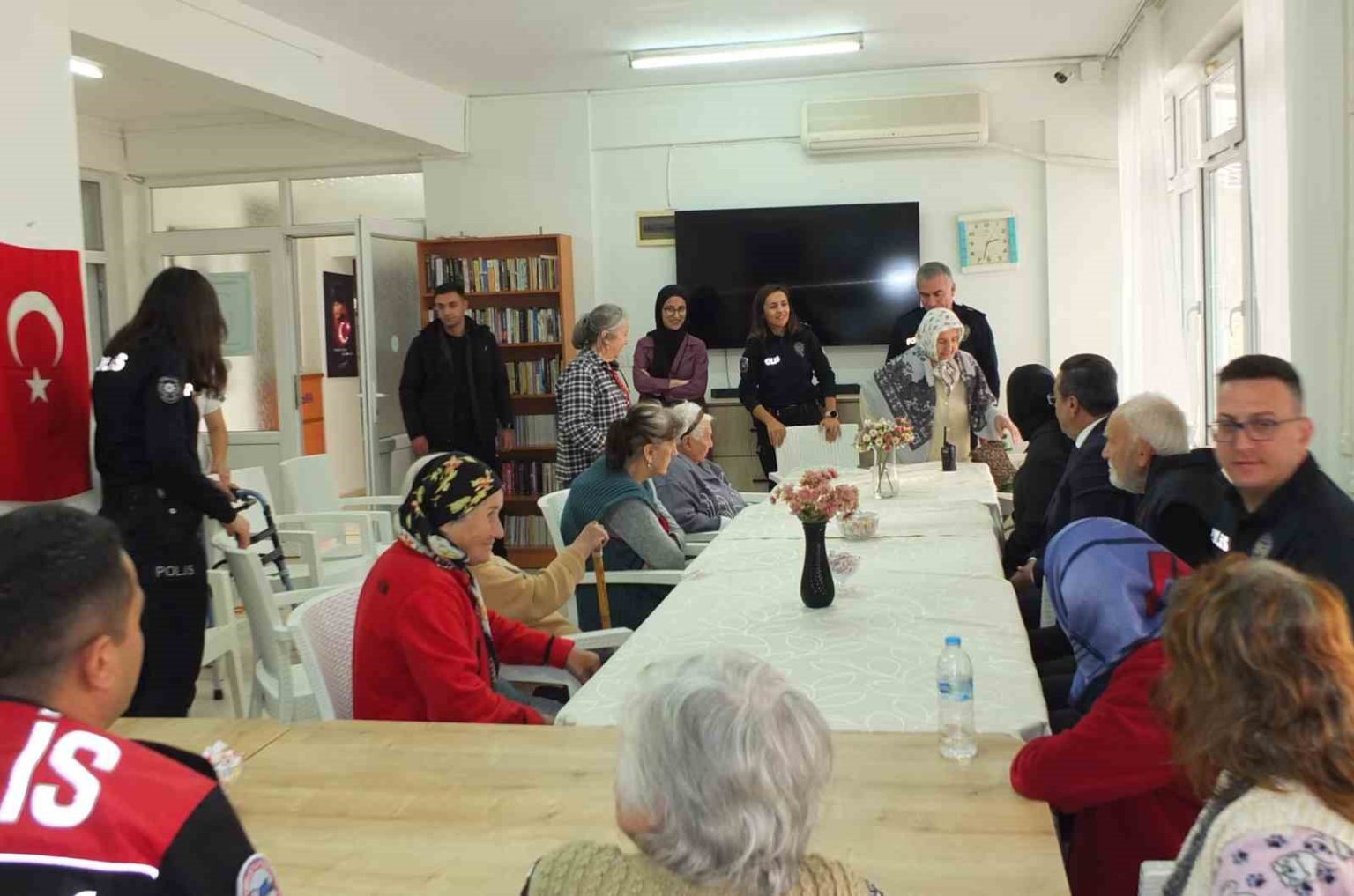 balikesirde-huzurevi-sakinlerine-ziyaret