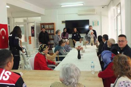 balikesirde-huzurevi-sakinlerine-ziyaret