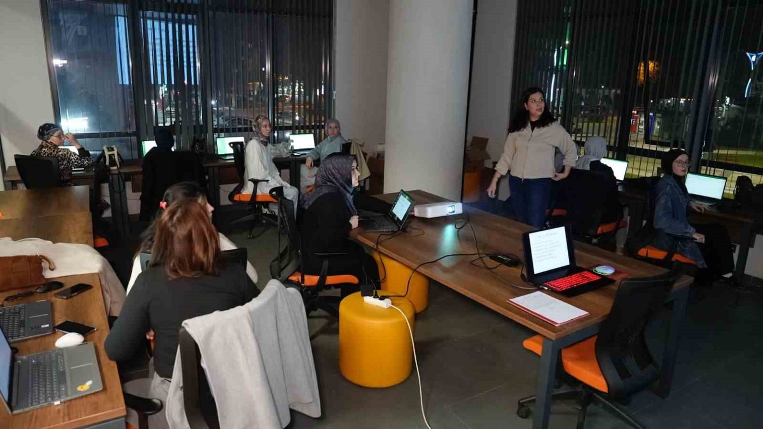 basiskeledeki-turkiye-yuzyili-genclik-merkezi-egitim-yuvasi-oldu