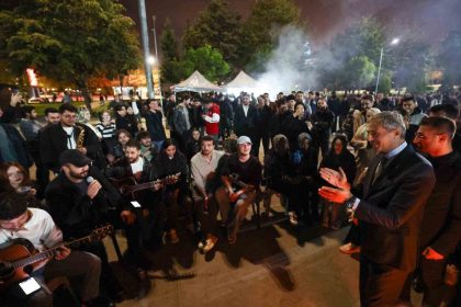 baskan-alemdar-ve-rektor-al-vize-haftasi-oncesi-ogrencilerle-bulustu