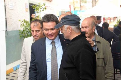 baskan-aydindan-yurekleri-isitan-bulusma