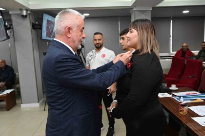 baskan-basdegirmen-basarili-sporculari-odullendirdi