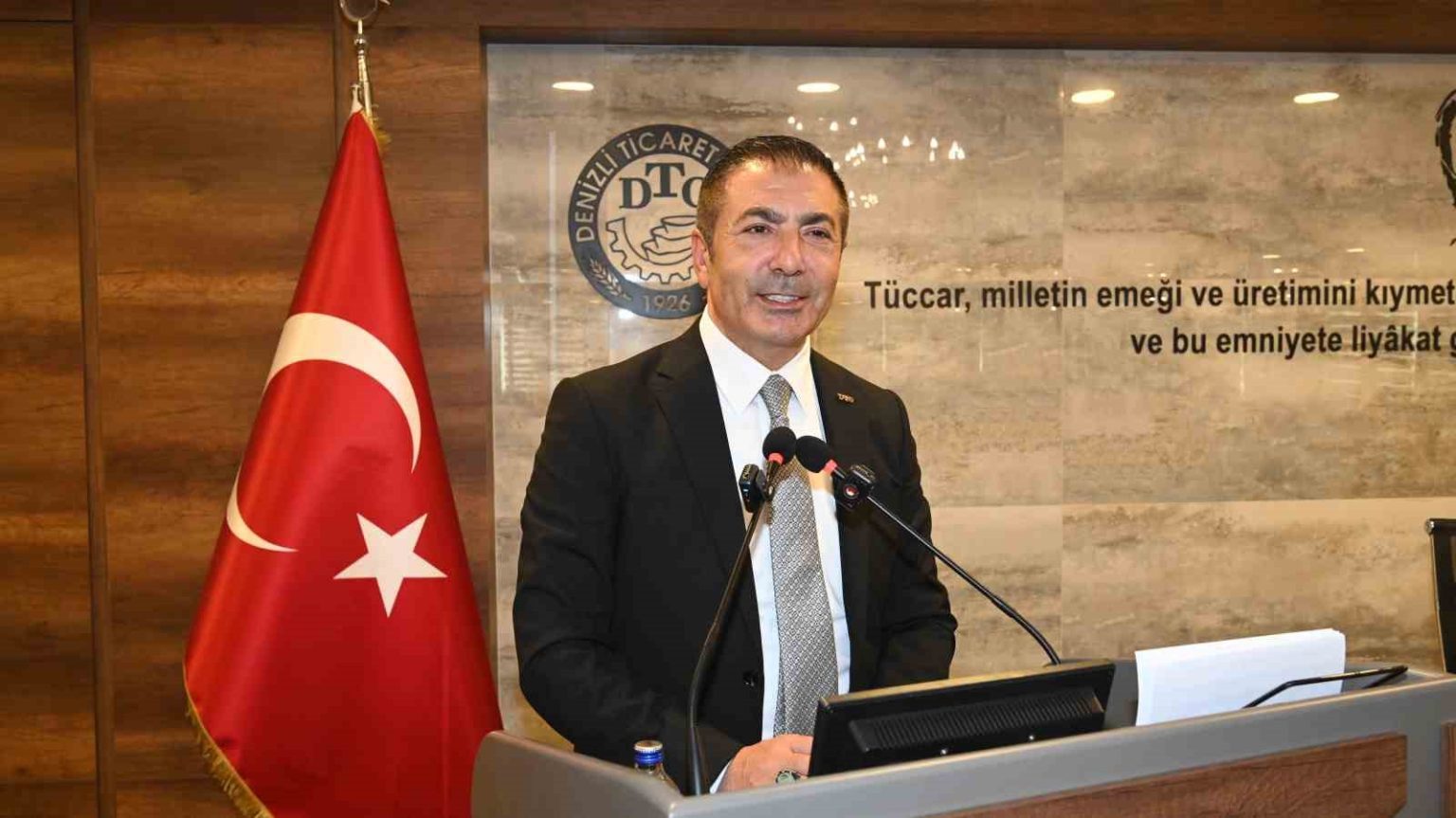 baskan-erdogan-meclis-uyelerine-biz-bir-aileyiz-diye-seslendi