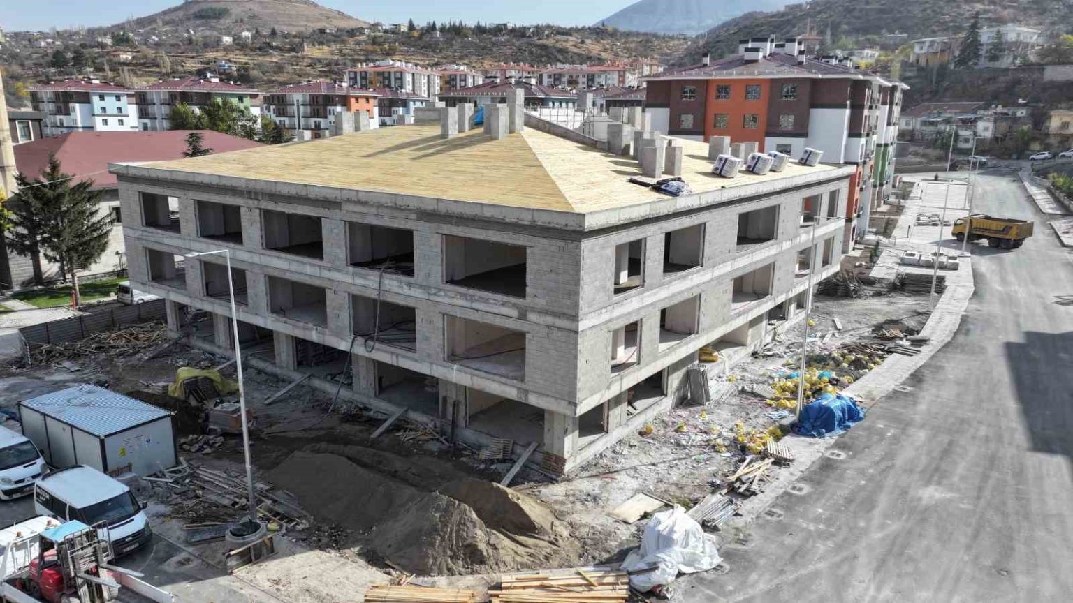 baskan-ozdogan-yenilenen-hacilarda-ticaret-alanlari-da-on-planda