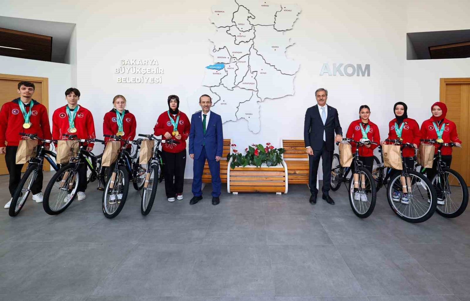 baskan-yusuf-alemdar-cinde-tarih-yazan-dunya-sampiyonlarini-agirladi