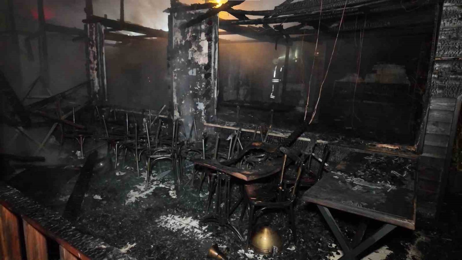 beykozda-somineden-cikan-yangin-restorani-kule-cevirdi