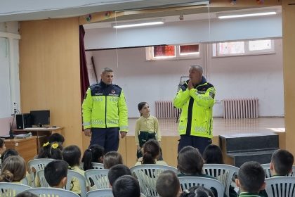 bilecikte-ogrencilere-trafik-ve-emniyet-kemeri-egitimi-verildi