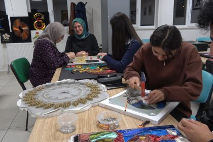 bingolde-genclik-merkezlerinden-rekor-bir-yilda-292-bin-gence-faaliyet