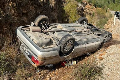 burdurda-sarampole-devrilen-otomobilin-surucusu-yaralandi