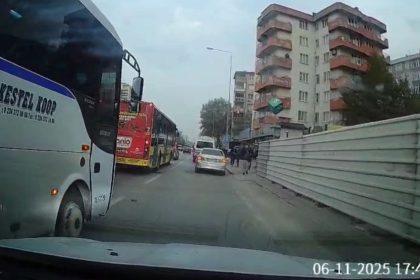 bursada-trafikte-yol-verme-tartismasi-kamerada