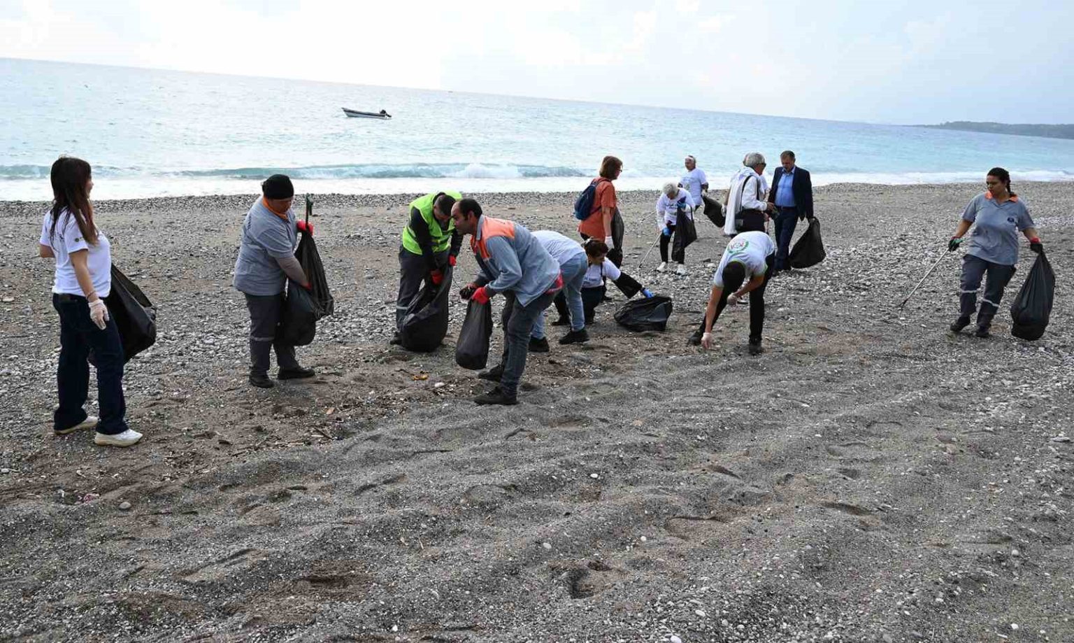 camyuva-sahilinde-temizlik