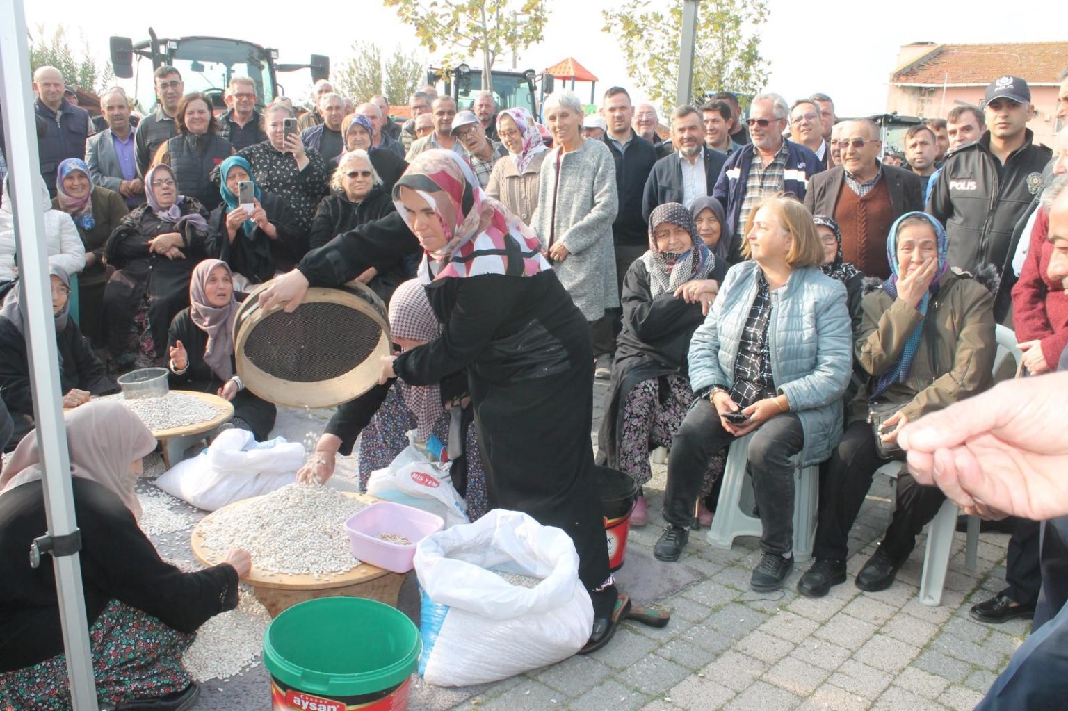 cografi-isaretli-kazak-fasulyesinde-ilk-hasat-festivali-yapildi