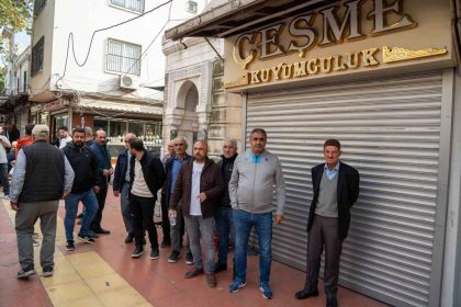 dolandirildiklarini-iddia-eden-kuyumcu-magdurlari-dukkan-onunde-toplandi