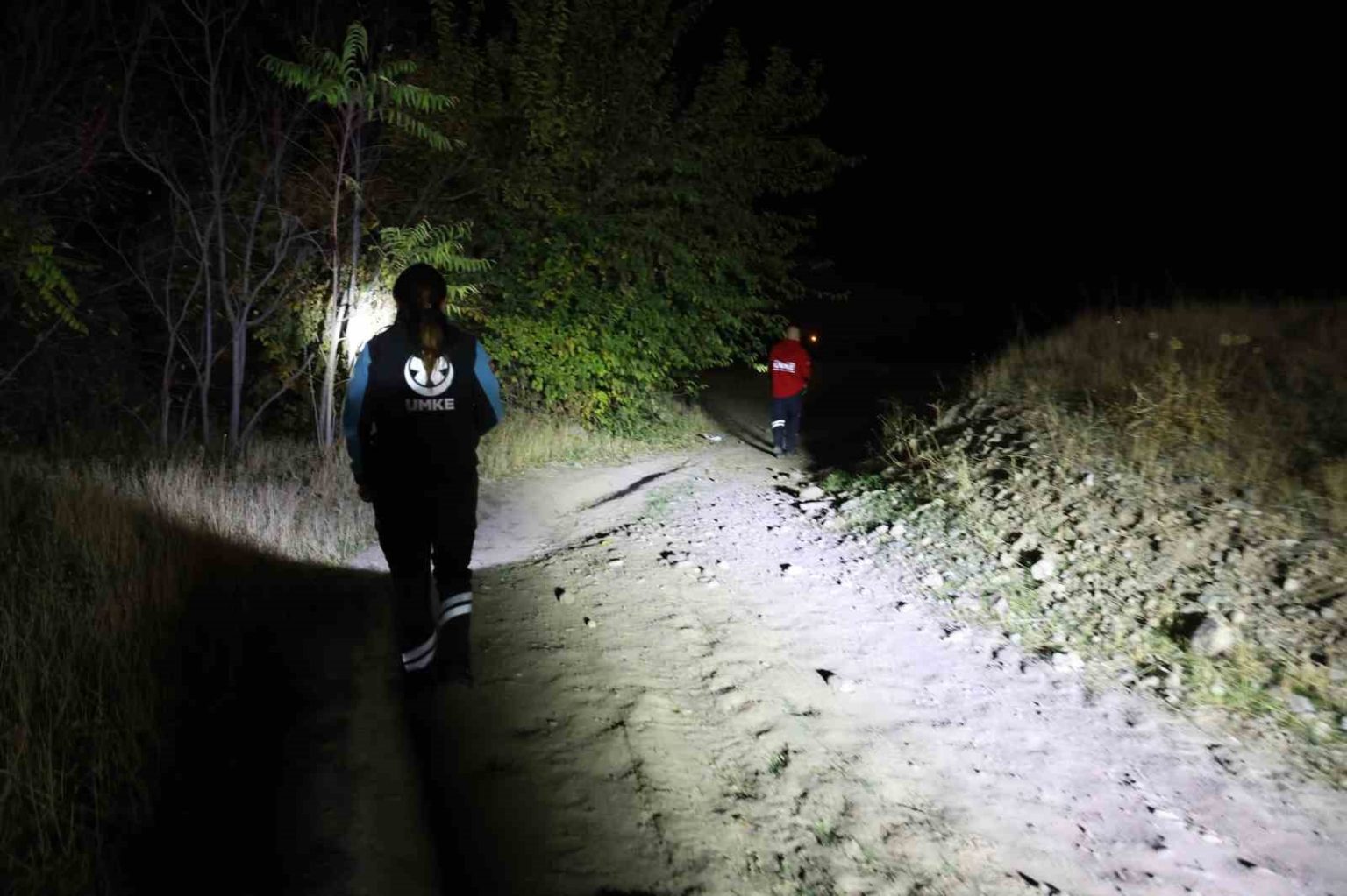 elazigda-kayip-otizmli-cocugu-arama-calismalari-72-saatte-de-gece-boyunca-suruyor