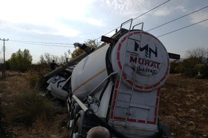 elazigda-tir-elektrik-diregine-carpti-1-yarali