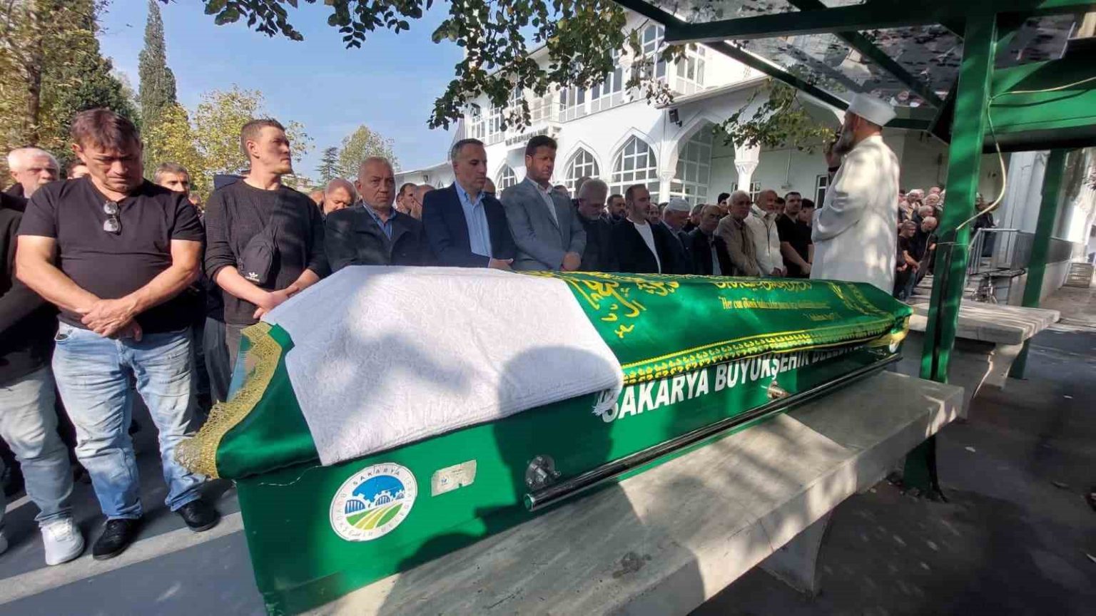 enistesi-cansiz-bedenini-bulmustu-son-yolculuguna-ugurlandi