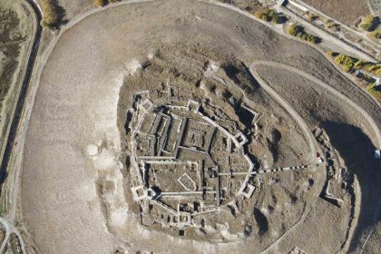 erzincanda-urartu-izleri-yeniden-gun-yuzunde-altintepe-kalesi-drone-ile-goruntulendi