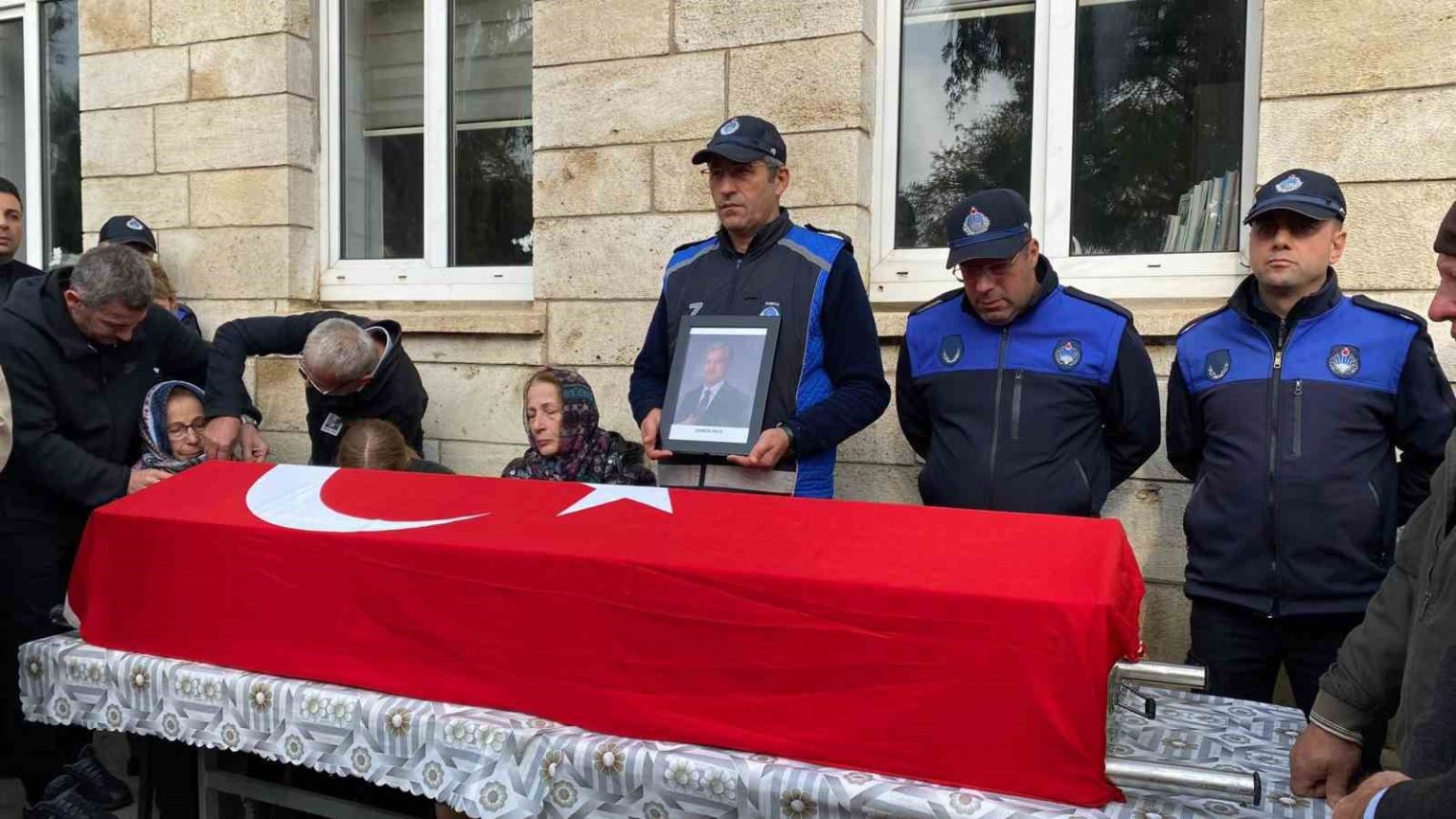 eski-sinop-belediye-baskani-hamza-ince-topraga-verildi