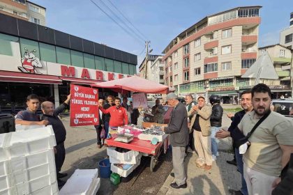 fanatik-balikci-cildirdi-hamsiyi-25-tlden-satti