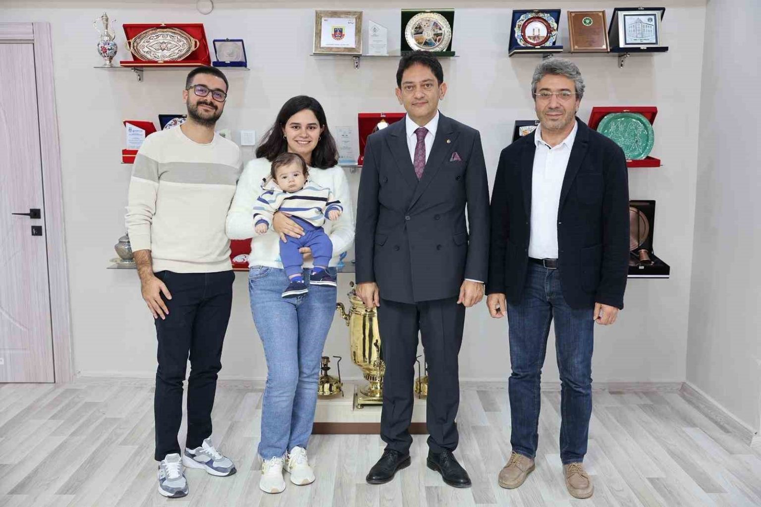 hakan-oraldan-teoman-bebege-destek-biz-birlikte-gucluyuz