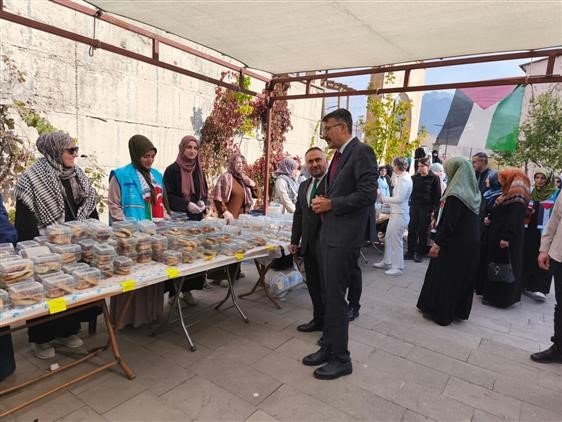 hakkaride-gazze-yararina-hayir-carsisi-kuruldu