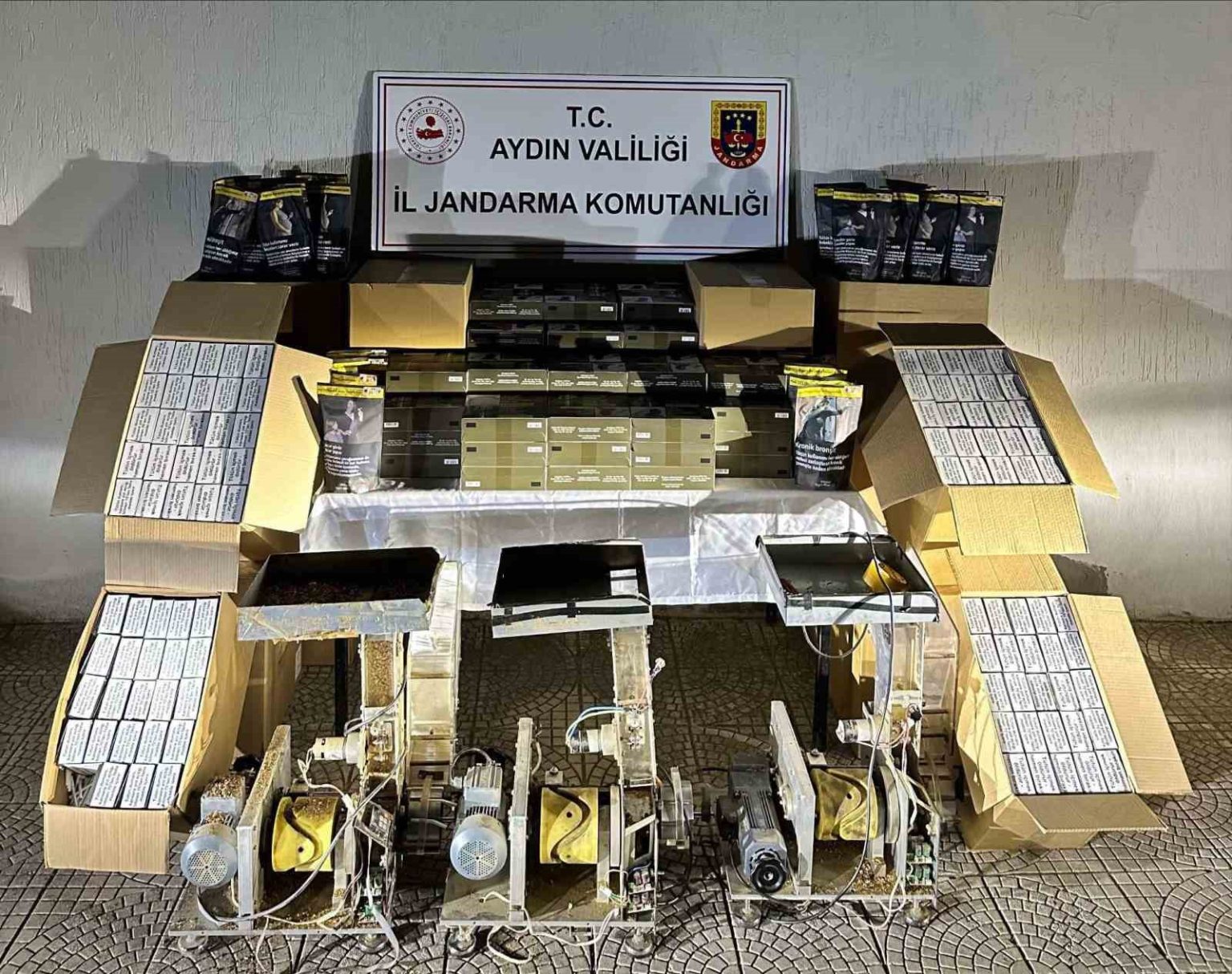 hali-yikama-dukkani-gorunumlu-is-yerinde-kacak-sigara-imalati