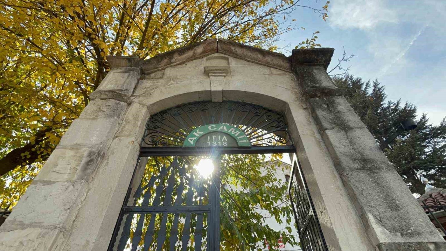 hamam-olarak-yapilip-camiye-donusturulen-tarihi-yapi-700-yildir-ayakta