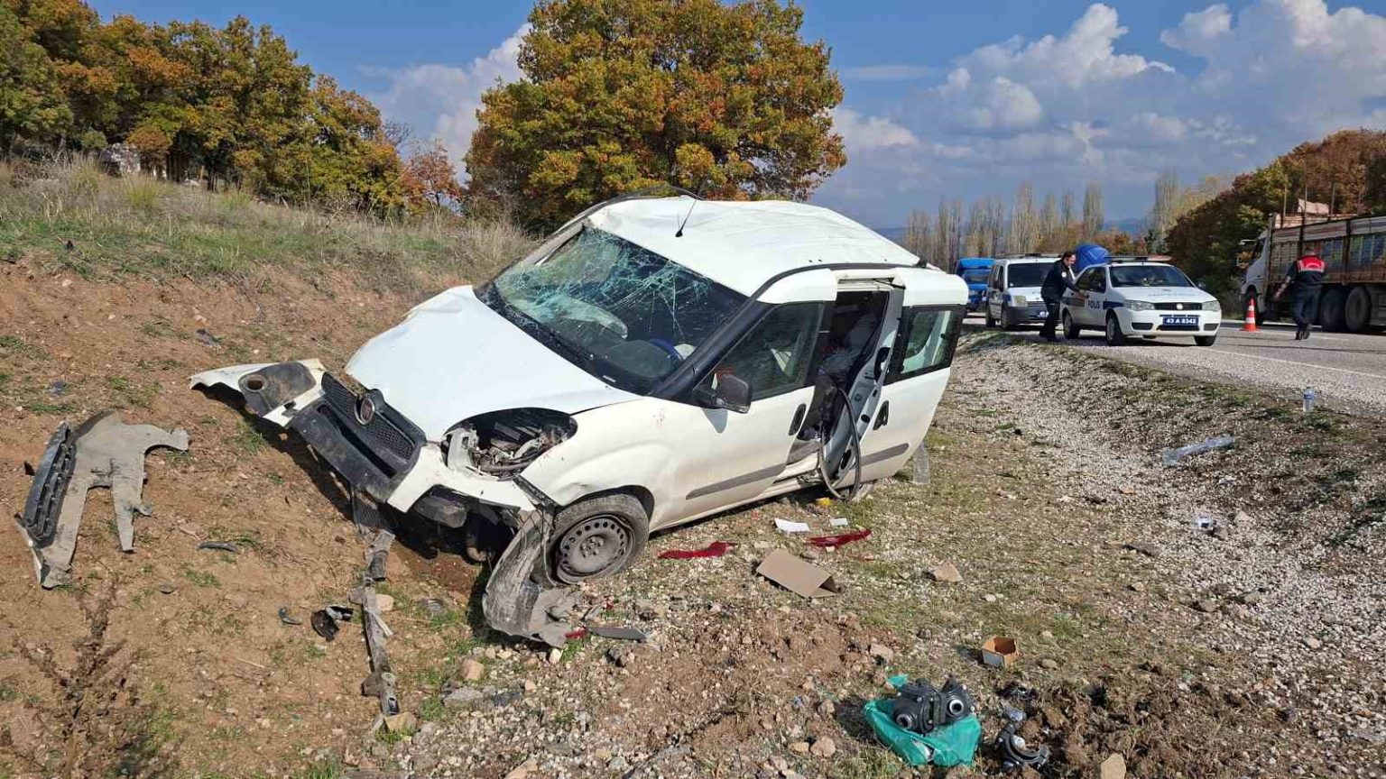 hisarcikta-takla-atan-aracin-surucusu-yaralandi