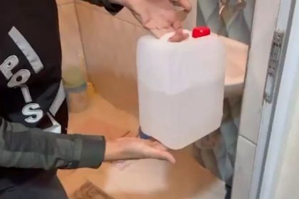 igdirda-sahte-alkol-operasyonu-85-litre-sahte-alkol-ve-ruhsatsiz-silah-ele-gecirildi