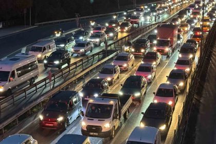 istanbulda-ara-tatil-oncesi-trafik-yogunlugu-yuzde-85e-ulasti