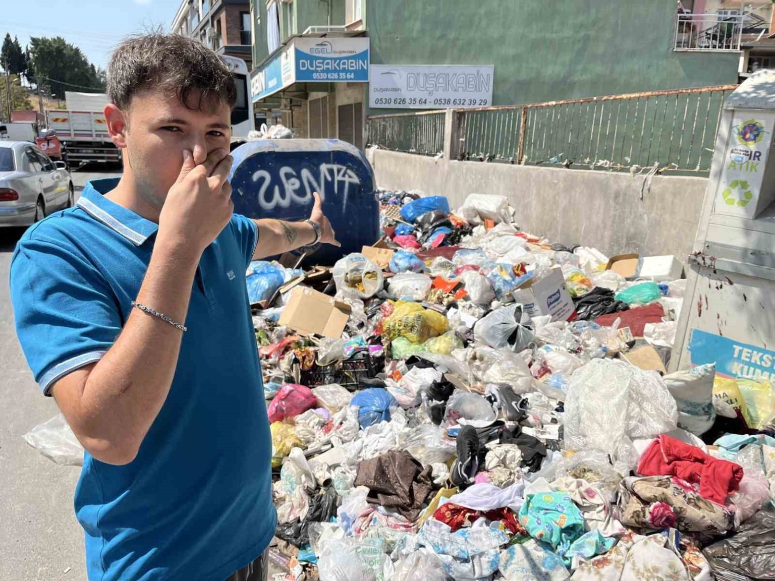 izmirde-cop-krizi-sinek-istilasina-donustu-sehir-dort-koldan-ilaclaniyor