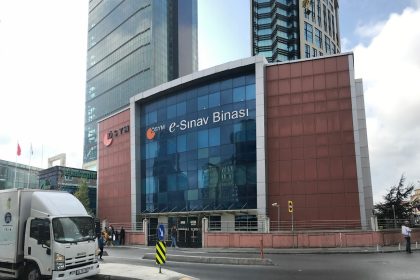 kagit-tabanli-sinavlarin-yerini-elektronik-sinavlar-aliyor