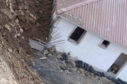 kahramanmarasta-toprak-kaymasi-yapim-asamasindaki-6-ev-zarar-gordu