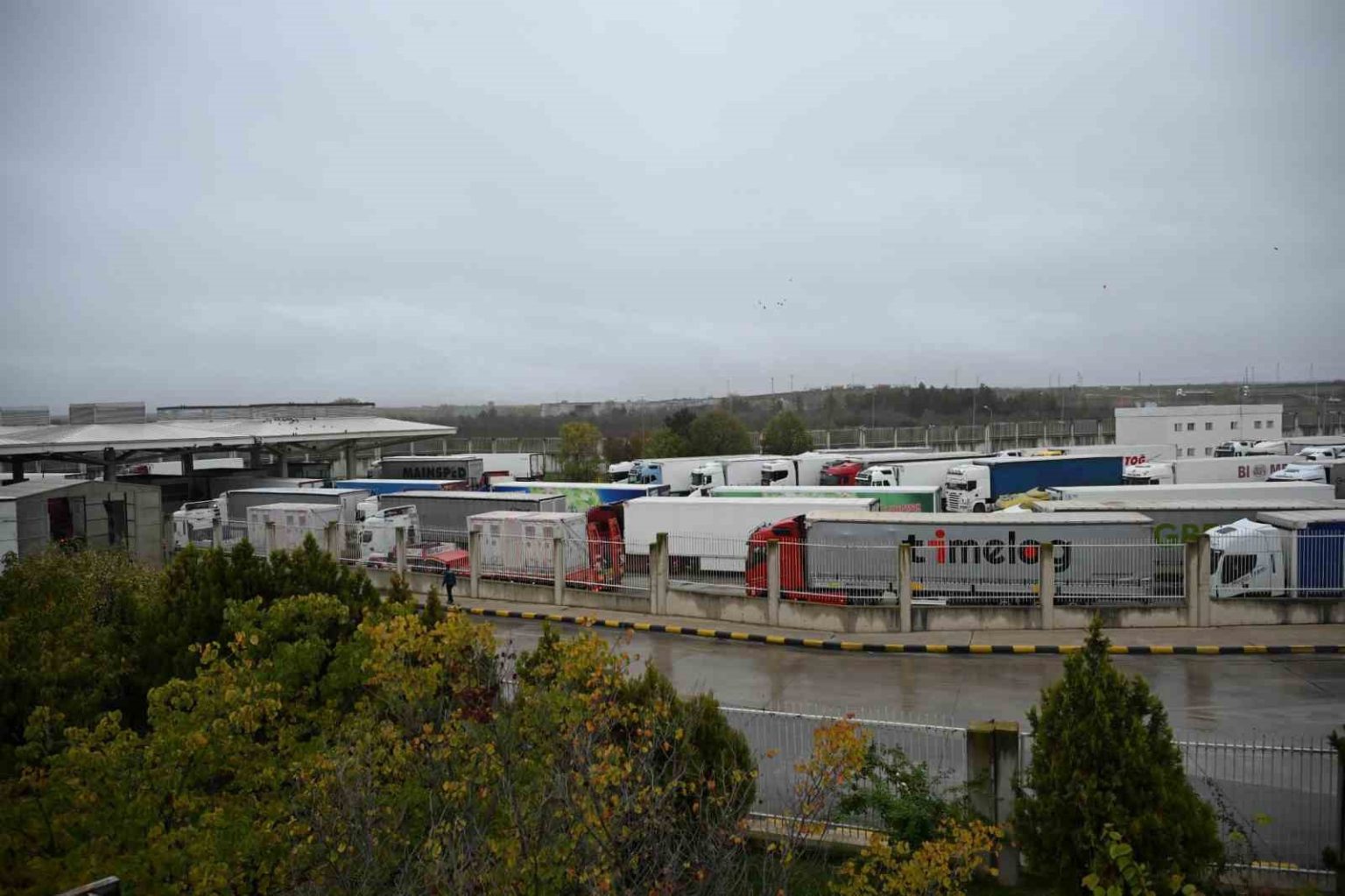 kapikulede-rekor-gecis-1-saatte-96-tir-islem-gordu