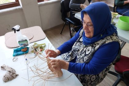 kar-mekte-uretken-eller-is-basinda