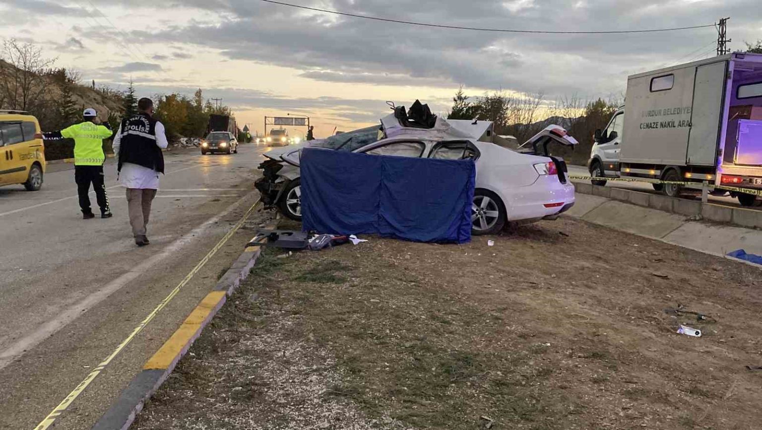 kavsaga-asiri-hizla-giren-tir-otomobile-carpti-1-olu