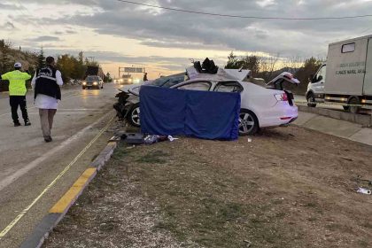 kavsaga-asiri-hizla-giren-tir-otomobile-carpti-1-olu