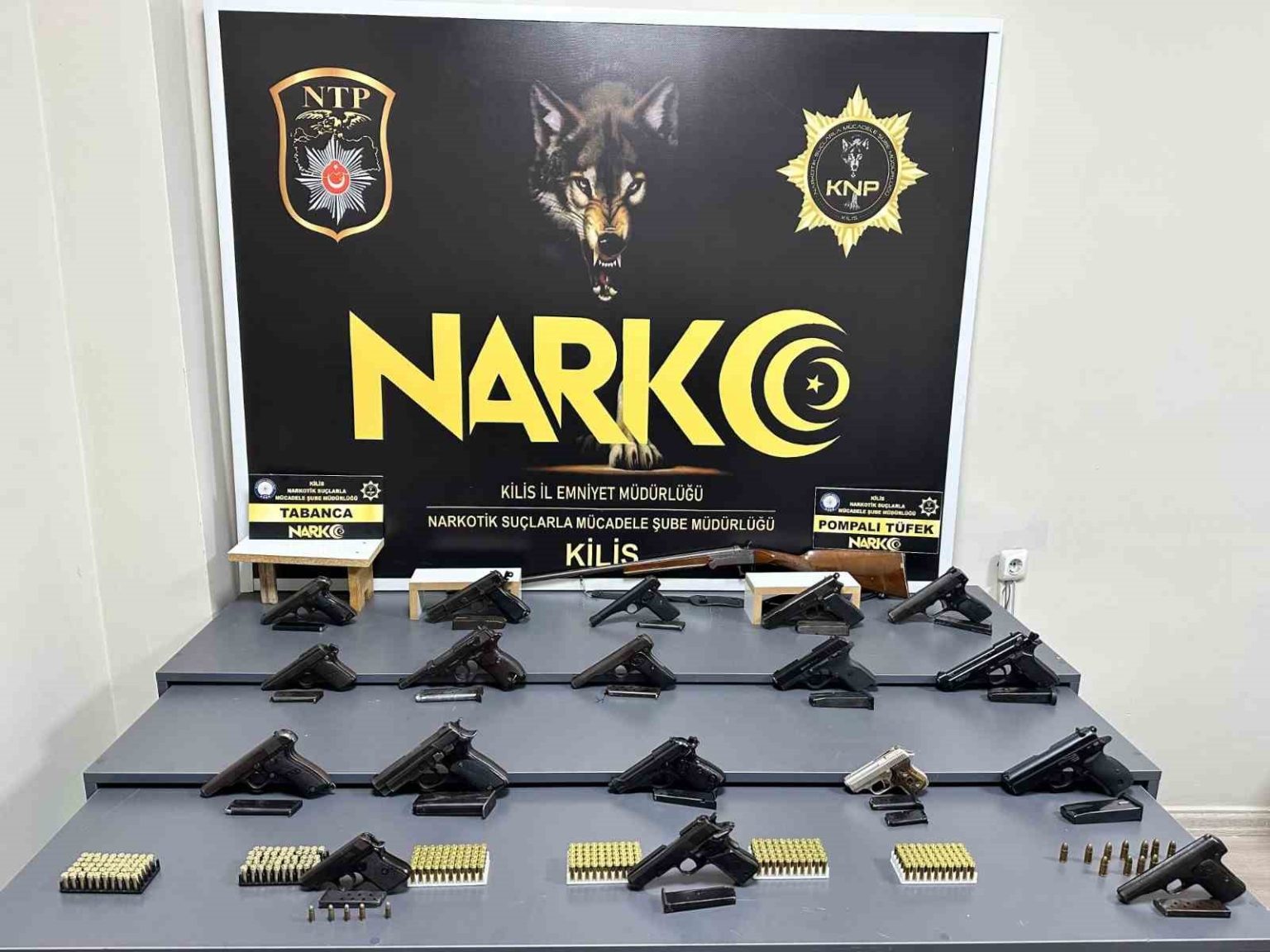 kiliste-tir-ve-evlerde-silah-ile-kacak-sigara-ele-gecirildi-1-tutuklama