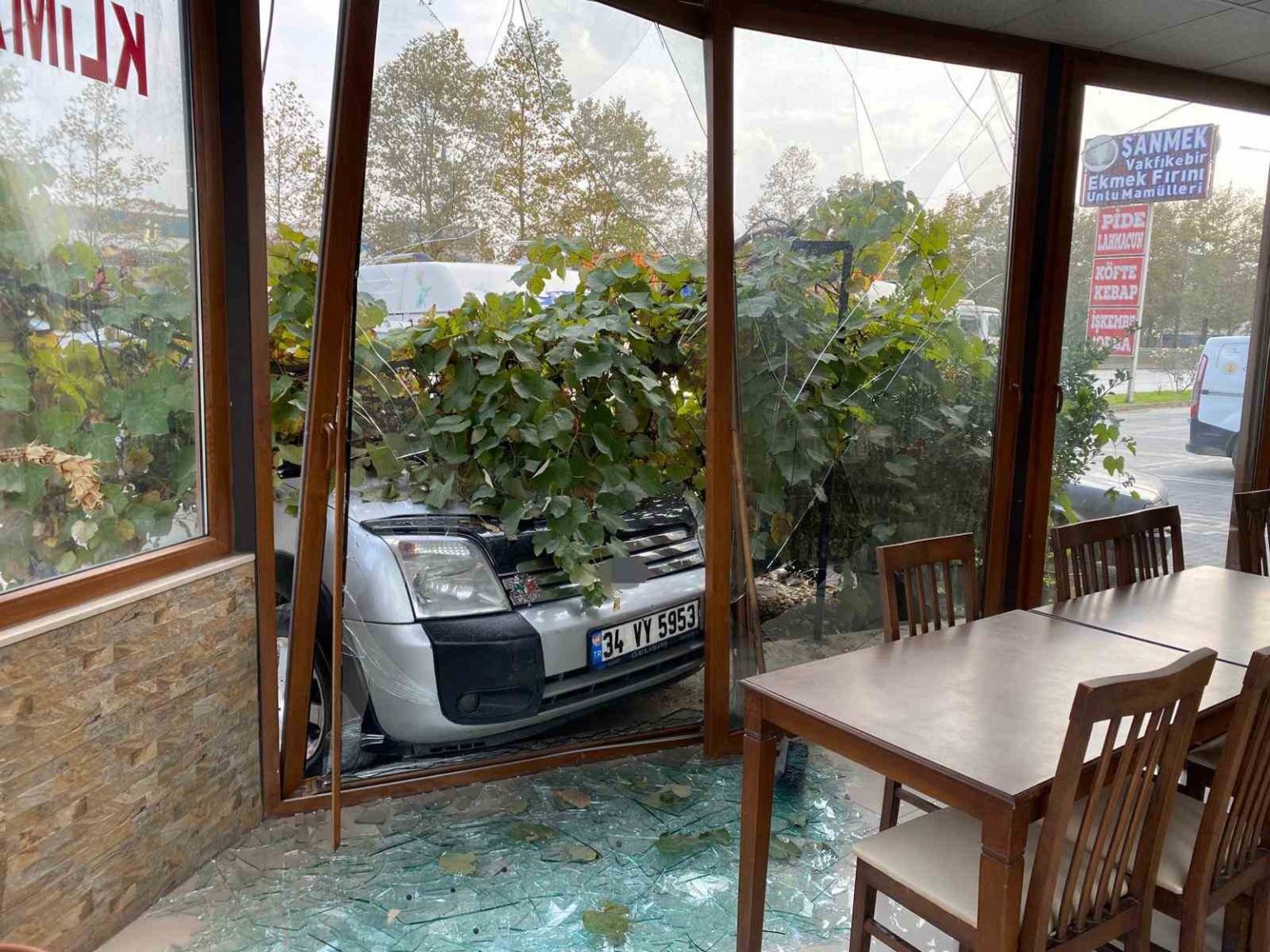 kocaelide-kontrolden-cikan-otomobil-dehset-sacti-1-olu-3-yarali