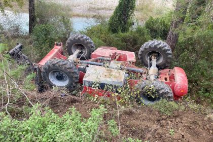 kontrolden-cikan-is-makinasi-sarampole-devrildi-1-yarali