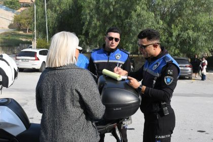 kusadasi-belediyesinden-cop-cikarma-saatlerine-siki-denetim