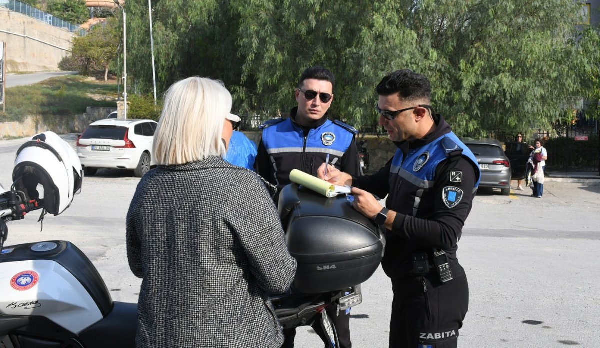 kusadasi-belediyesinden-cop-cikarma-saatlerine-siki-denetim