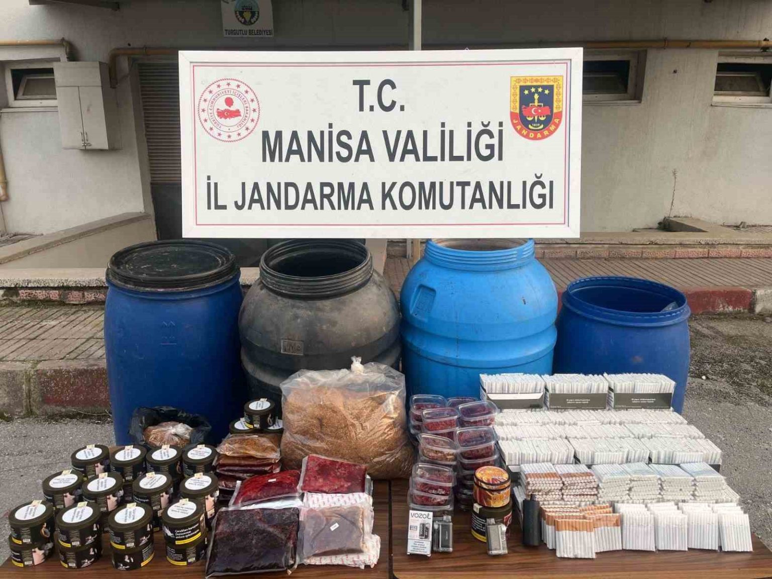 manisada-kacak-icki-ve-tutun-operasyonu-3-gozalti