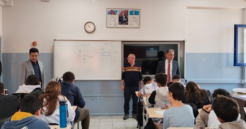 mentese-ilce-milli-egitim-muduru-komurcu-ortak-sinav-uygulama-sureclerini-inceledi