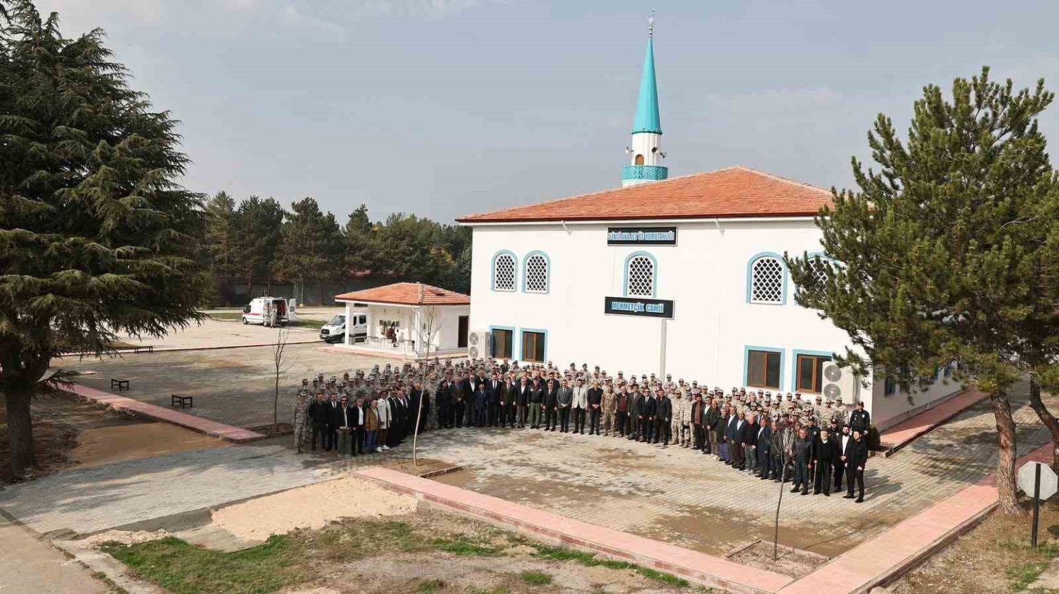 merzifon-5inci-ana-jet-ussunde-insa-edilen-mehmetcik-camii-ibadete-acildi