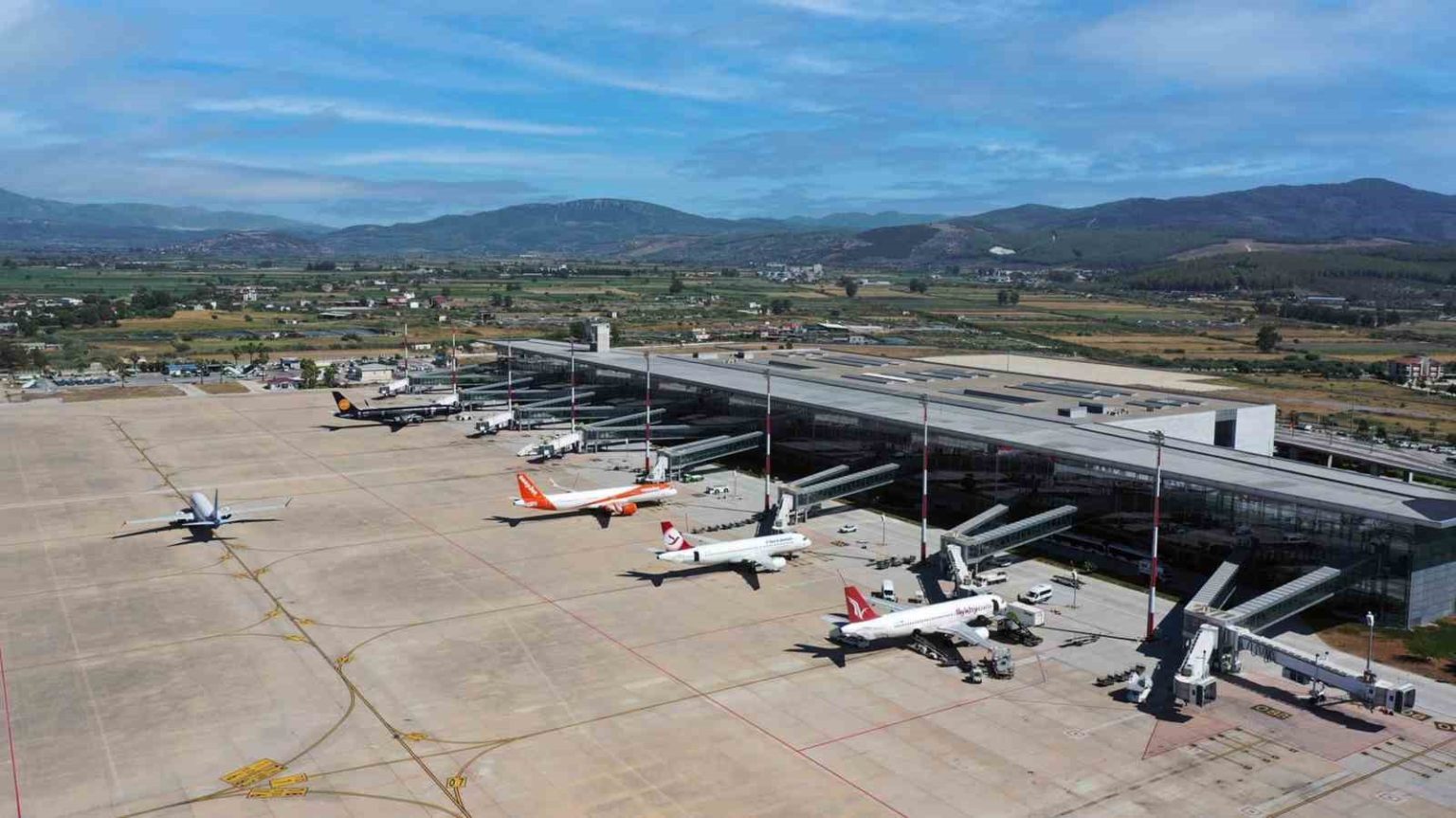 milas-bodrum-havalimani-10-ayda-4-milyon-yolcuya-hizmet-verdi