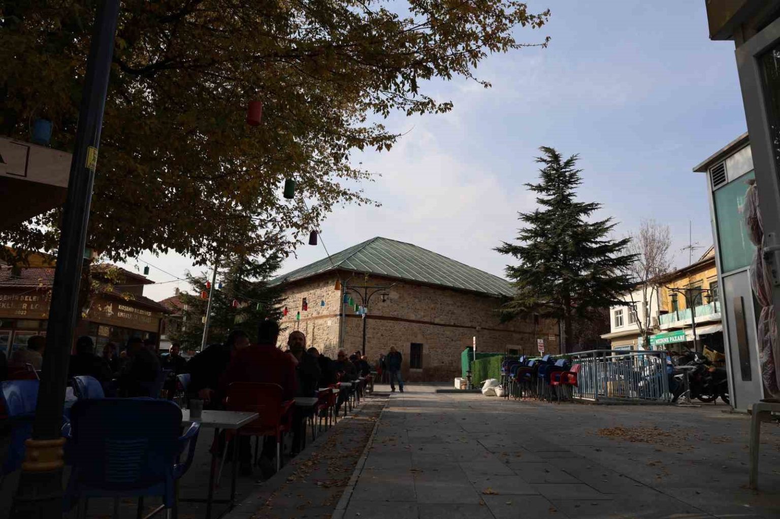 osmanli-mirasi-161-yillik-kirsehir-camii-kirlangic-tavaniyla-goz-kamastiriyor
