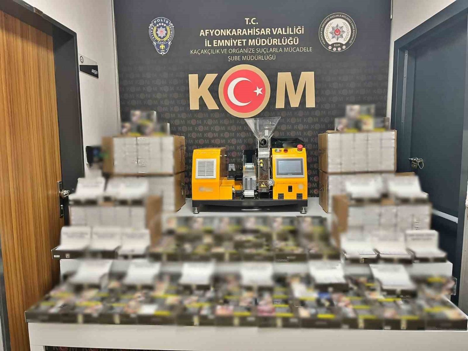 polis-sigara-doldurma-makinesi-ele-gecirdi