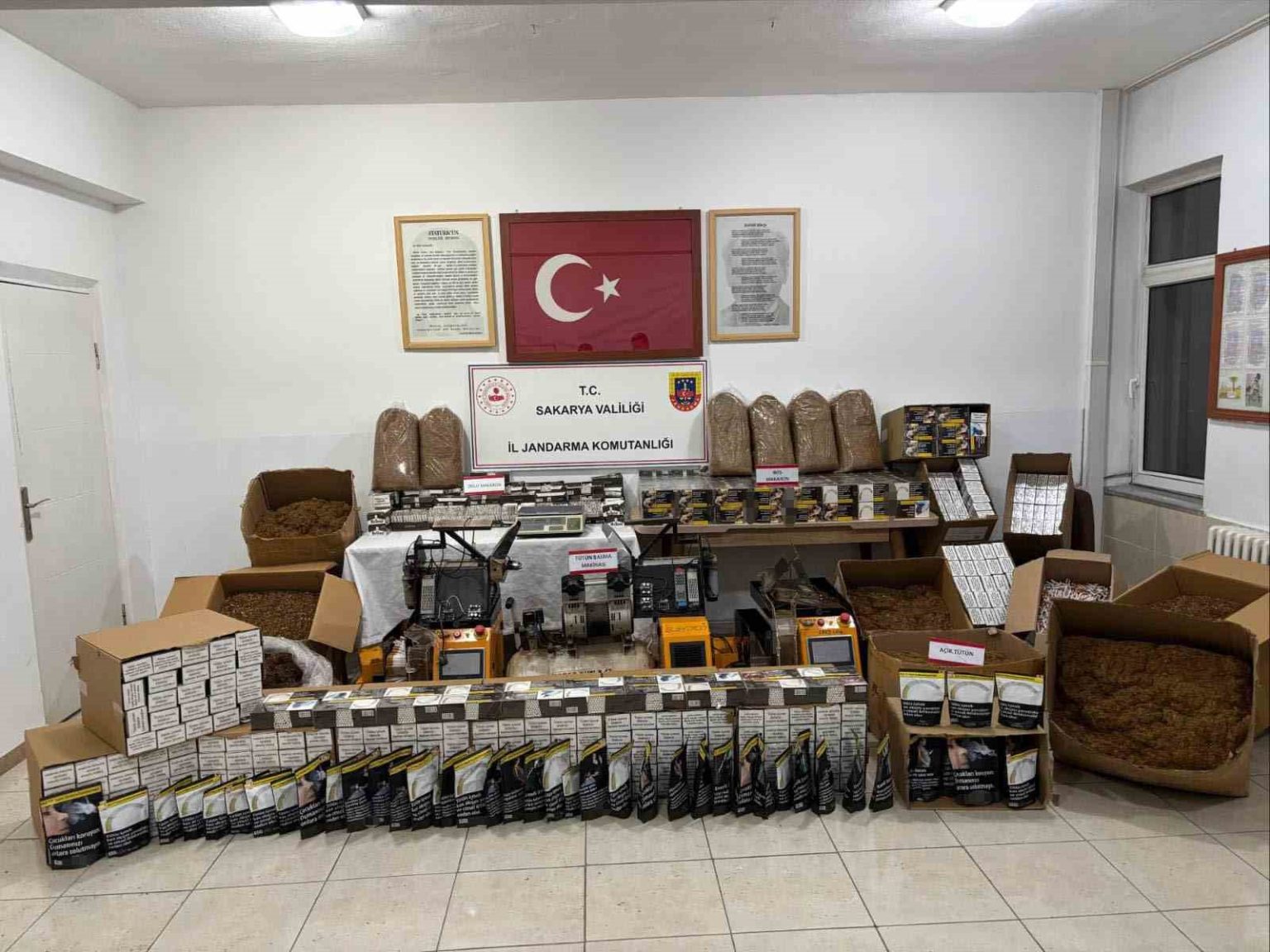 sakaryada-151-bin-bos-16-bin-dolu-makaron-ele-gecirildi